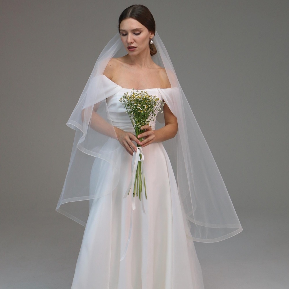 Fingertip Length Horsehair Trim Veil with Blusher - never worn